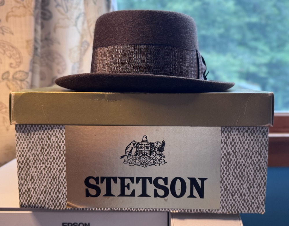 Vintage 1950s Stetson The Gun Club Pork-Pie Fedora Hat IOB Sz 7 Crossed Guns Pin